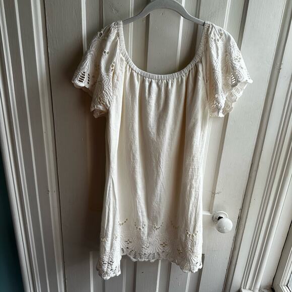 ASTARS + Evereve Eyelet Shift Dress - Picture 7 of 7